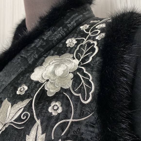 Korean traditional vest 100% silk, mink trims silk embroidery flowers Med - Picture 6 of 15